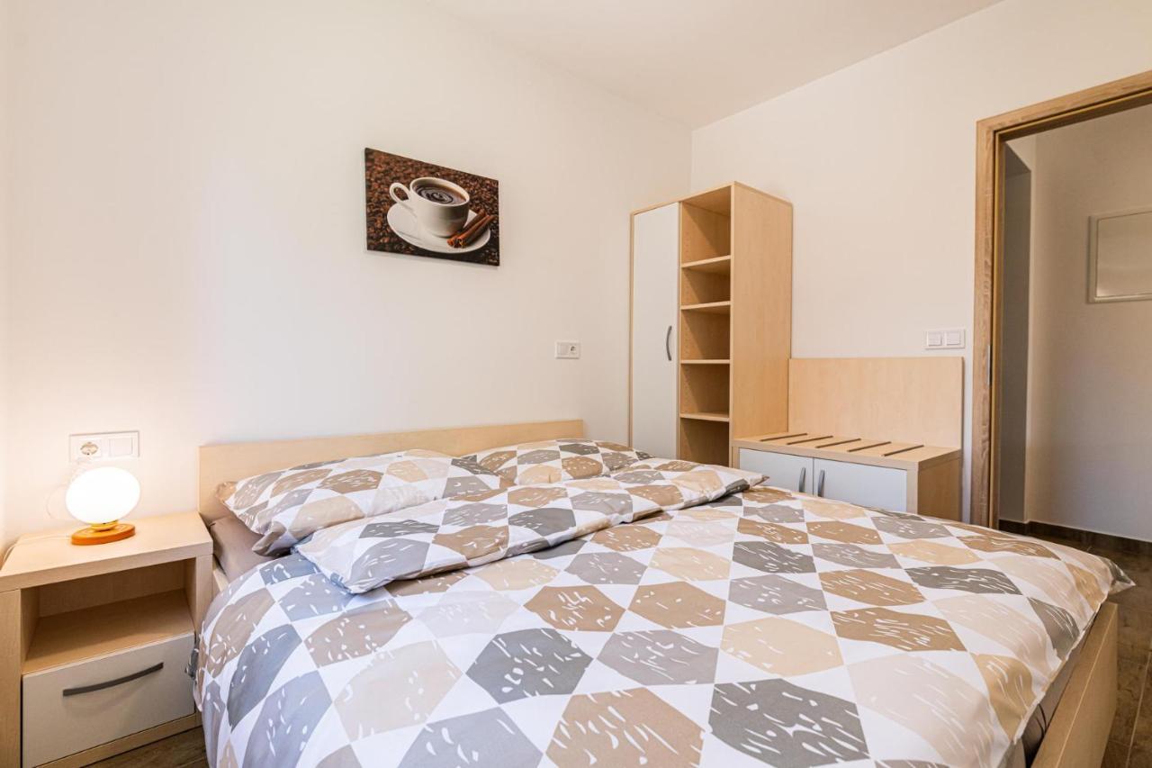 Apartmaji Banonia Verzej Exterior photo